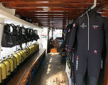 Blue Team dalış teknesi, Kaş: Ekipman güvertesi
