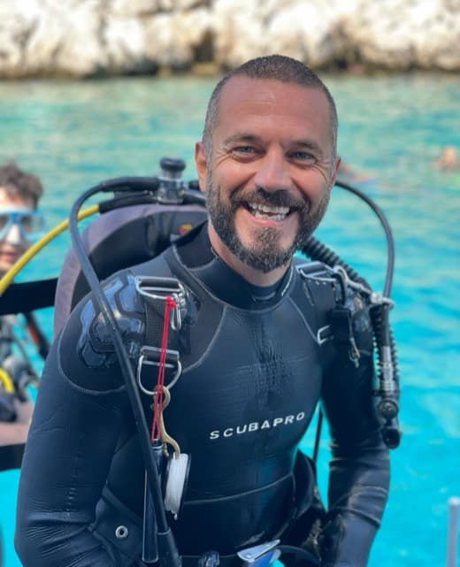 Yalçın Onur Kılıç, SSI Dive Master Instructor · TSSF/CMAS 2 Yıldız Eğitmen · Kaptan